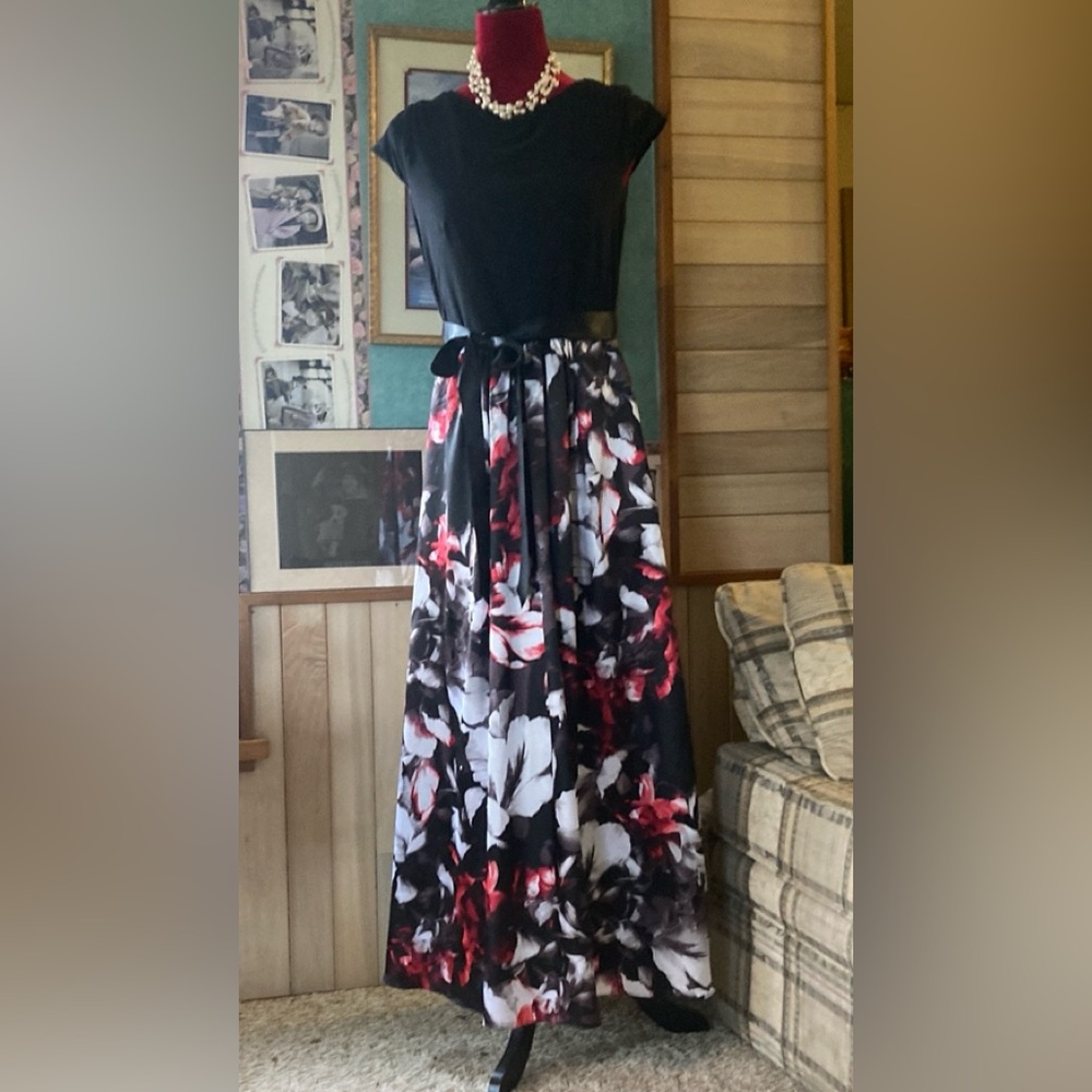 NWOT SLNY maxi dress